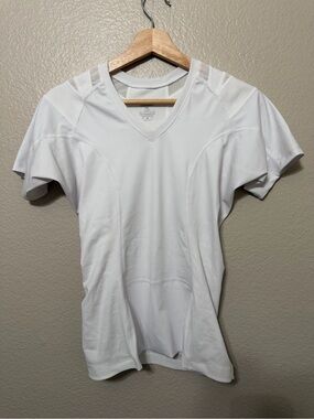 ALIGNMED Posture Shirt White V-Neck Stretch Breathable T-Shirt Women’s M